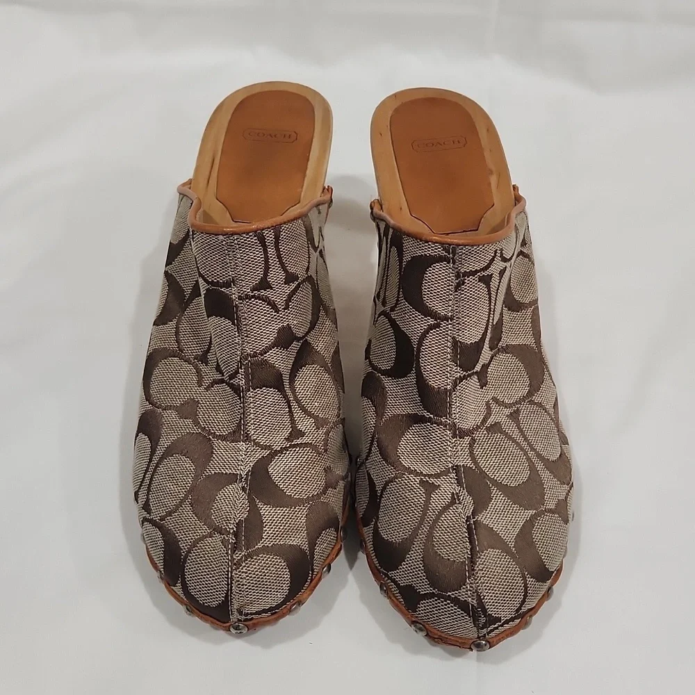 VINTAGE COACH FELICITY SIGNATURE WOODEN HEEL CLOGS Size 9